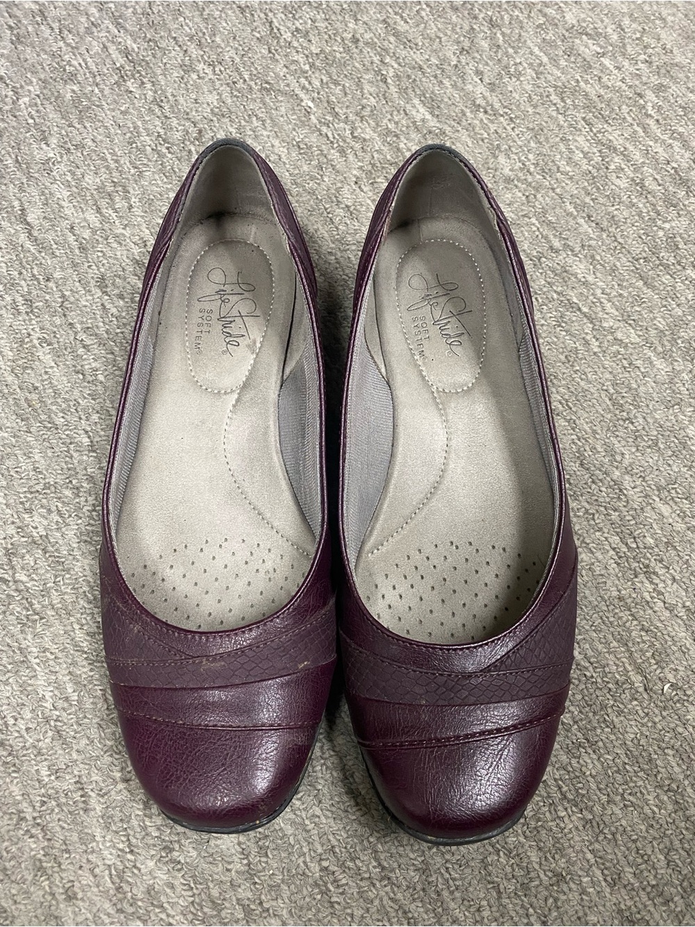 Life Stride Burgundy Shoes Size 7.5 N